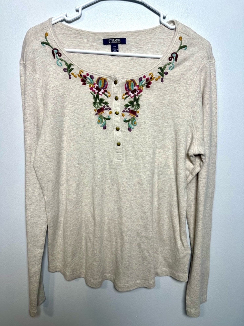 Chaps Soft Beige Long-Sleeve Henley with Multicolor Floral Embroidery Sz Large